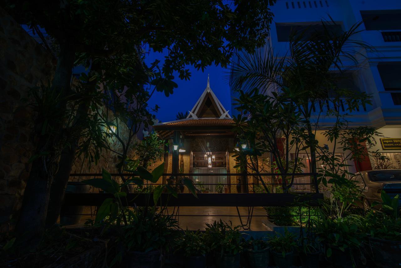 Mekong Angkor Deluxe Hotel Siem Reap Exterior photo